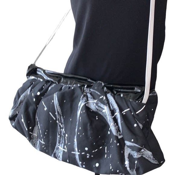 CYNTHIA Matthews Vintage Black and White Patent Leather and Fabric Shoulder Bag - Picture 6 of 16